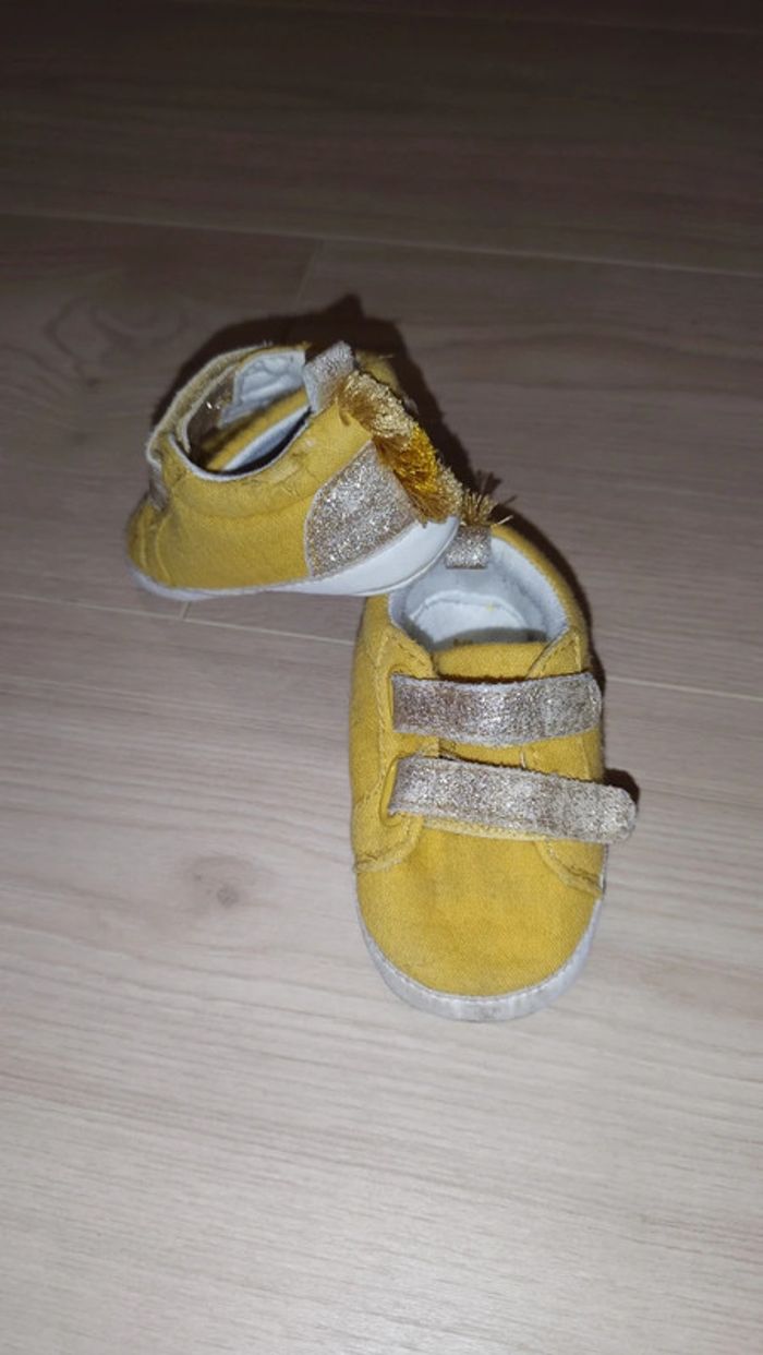 Lot de 5 paires de chaussures bébé . Du 6 mois à la taille 18 - photo numéro 4