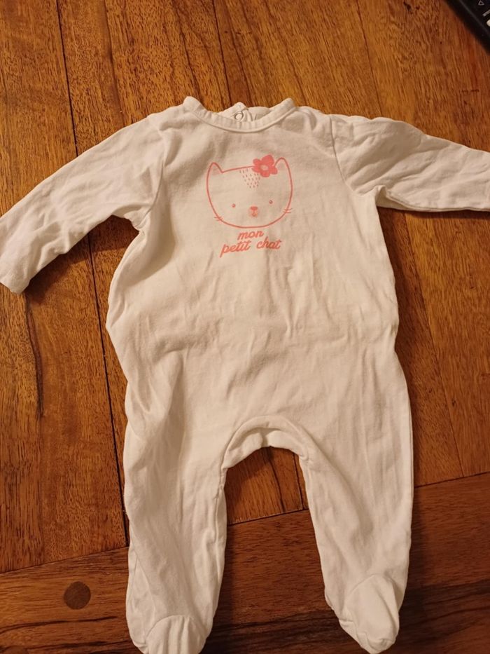 Pyjama 1 mois - photo numéro 2