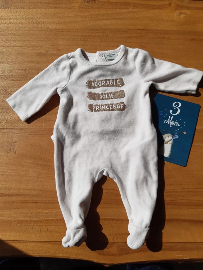 Pyjama tape à l'œil 3 mois