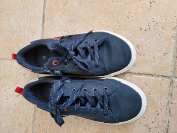 Basket à lacet et zip