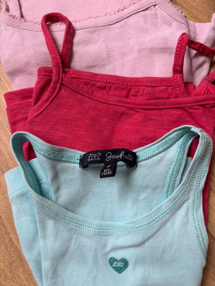 Lot débardeurs/ maillots de corps - photo numéro 2