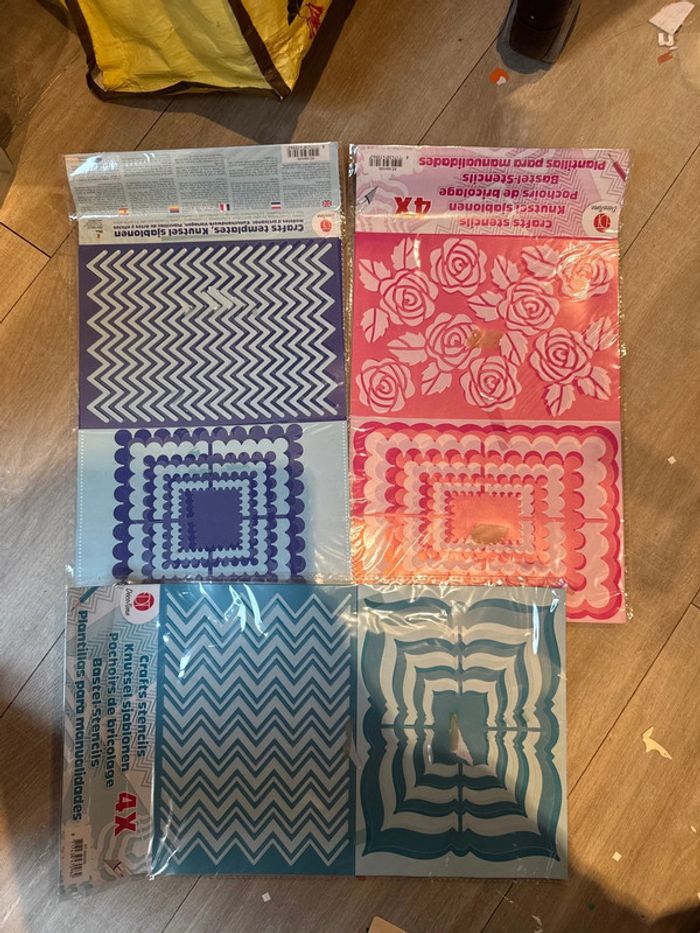 Pochoirs neufs scrapbooking