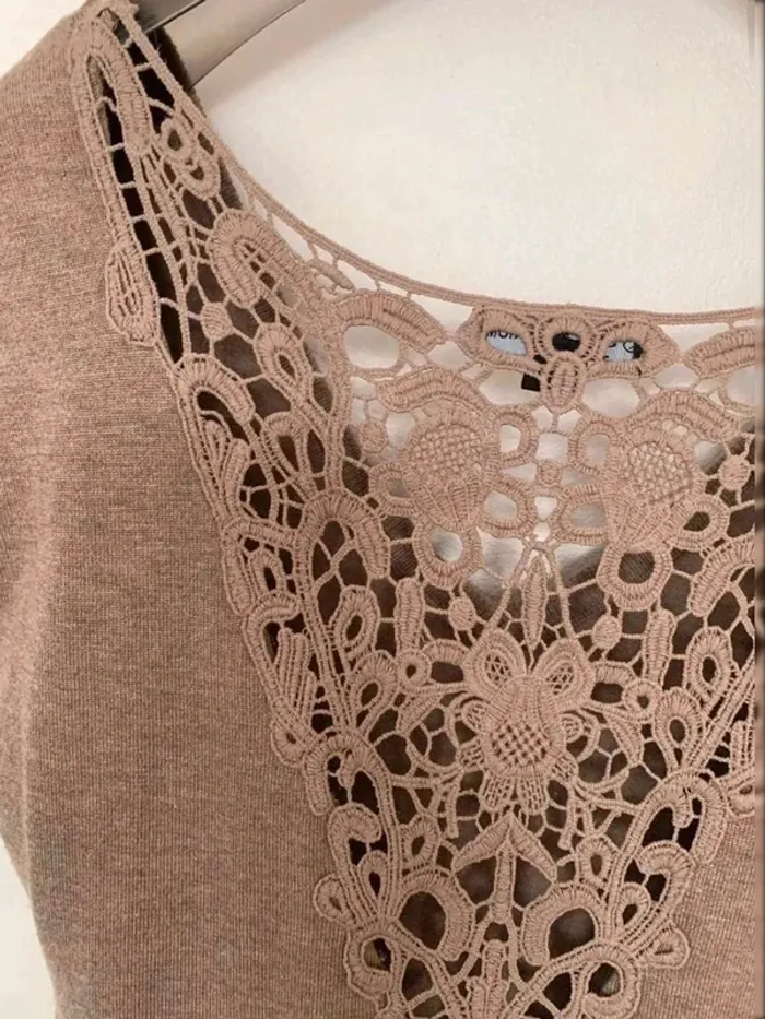 Haut avec dentelle  dos  Taille Unique  /38 - photo numéro 6