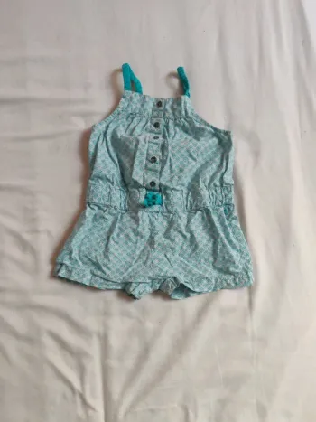 Combishort Obaïbi verte et blanche légère et fluide taille 18m/80cm