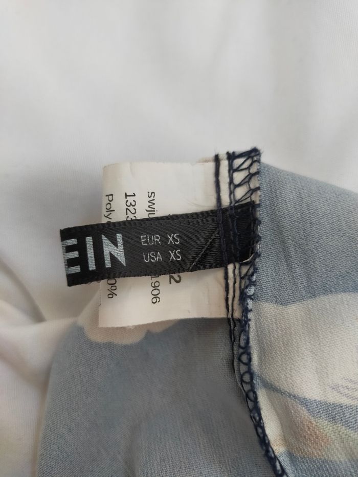 Combishort femme/fille XS bleu marine fleurie SHEIN - photo numéro 3