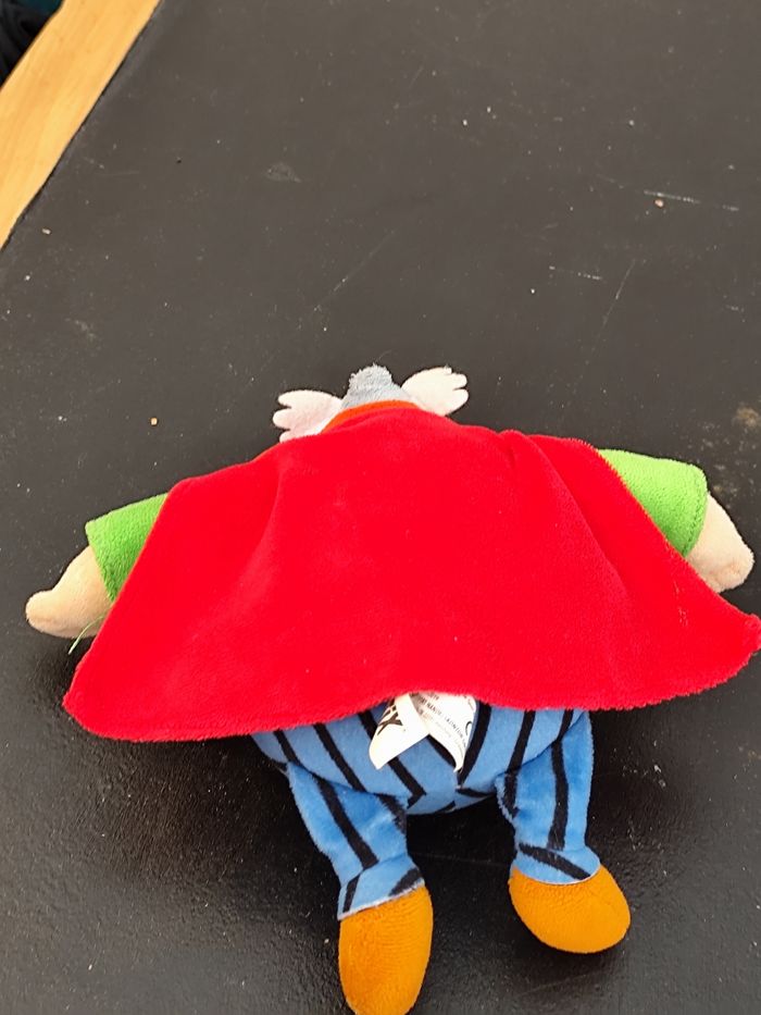 Peluche d'Abraracourcix, le chef du village gaulois, - photo numéro 6