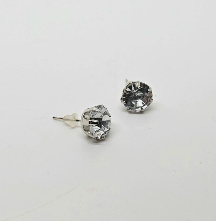 Paire de boucles d'oreilles. Neuve. 5A