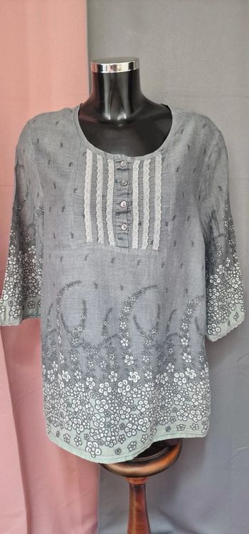 Blouse grise à boutons