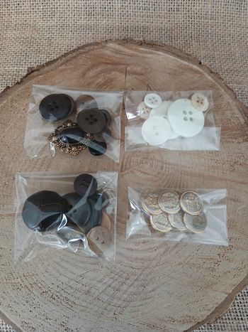 Lot de 4 sachets de boutons