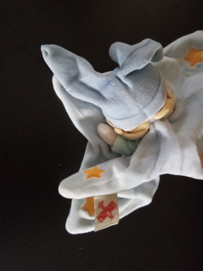 Doudou mouchoir, forme étoiles bleu, lutin, garçon avec bonnet, broderie étoiles jaunes, mots d'enfants Leclerc - photo numéro 3
