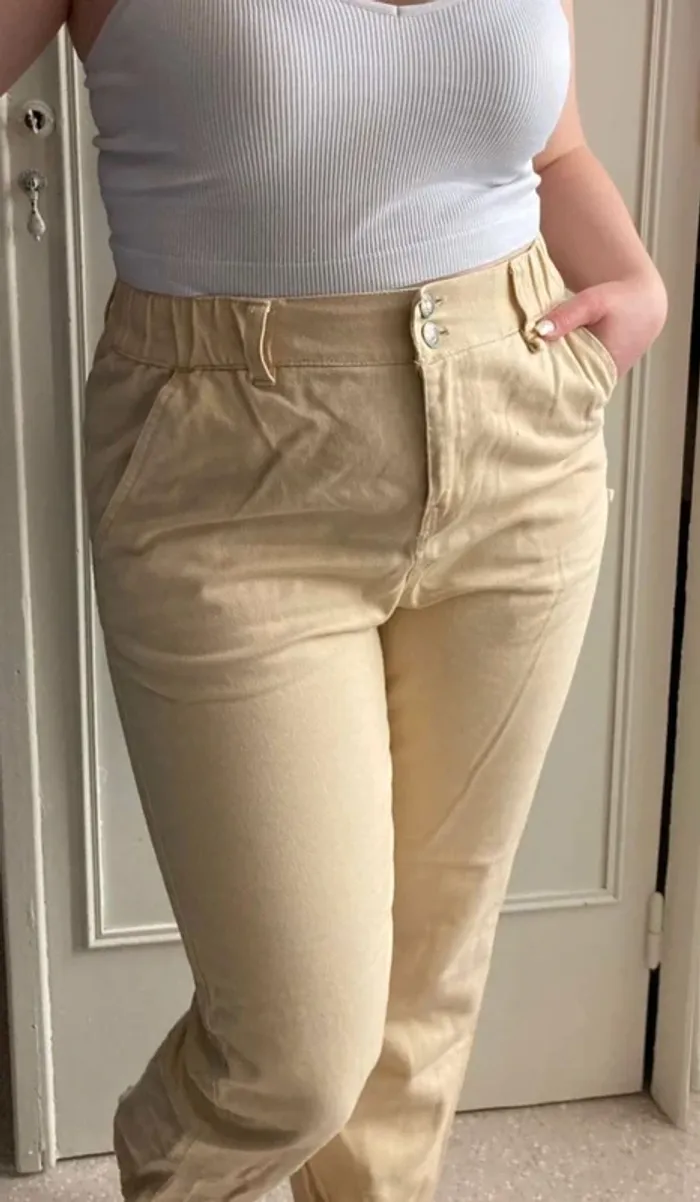 Pantalon style cargo beige - photo numéro 2
