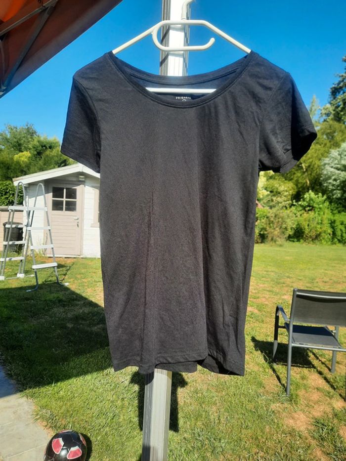 T-shirt noir basique - photo numéro 3