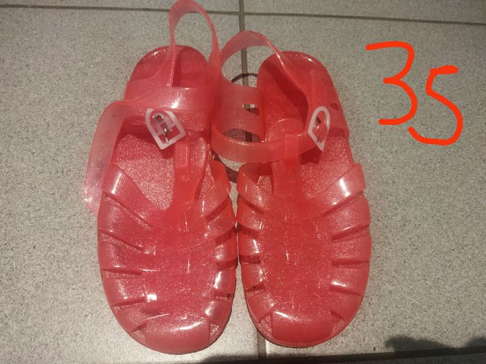 3€ sandales 35