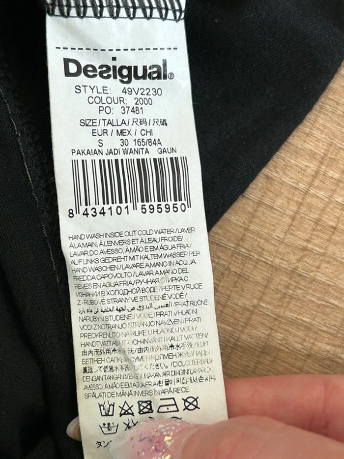 Robe noire décolletée à manches courtes Desigual taille S TBE - photo numéro 15