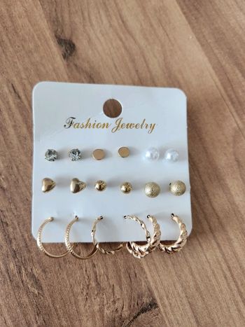 9 paires de boucles d'oreilles