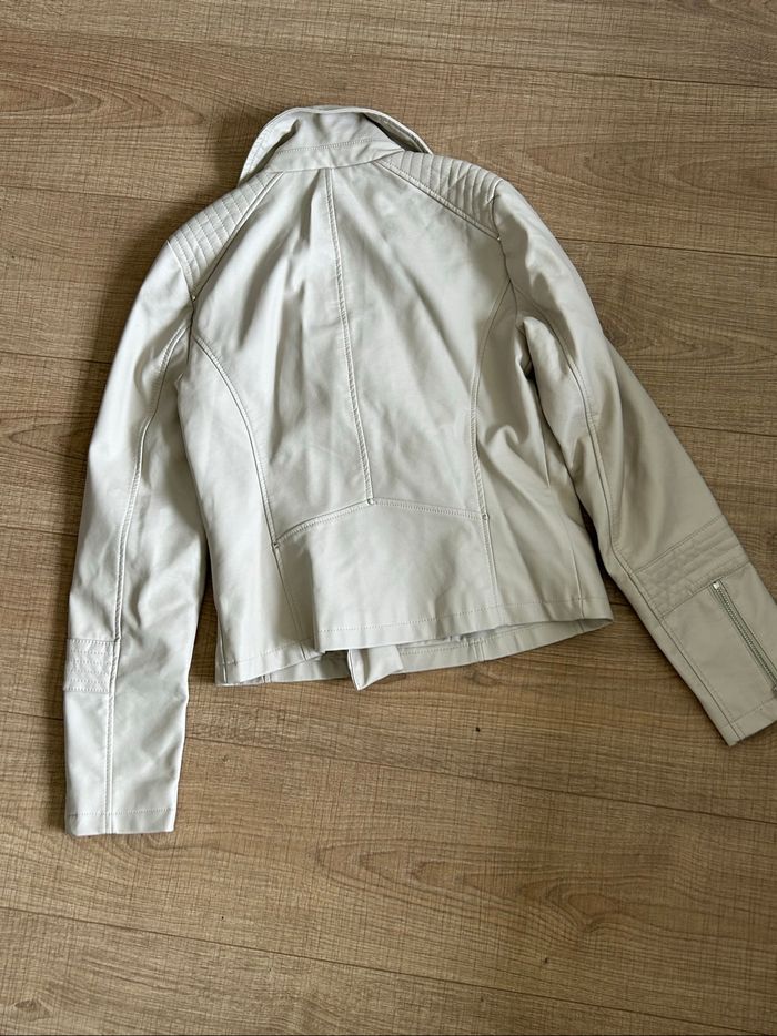 Perfecto beige en simili cuir Only taille 36 jamais porté - photo numéro 9