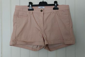 Short neuf