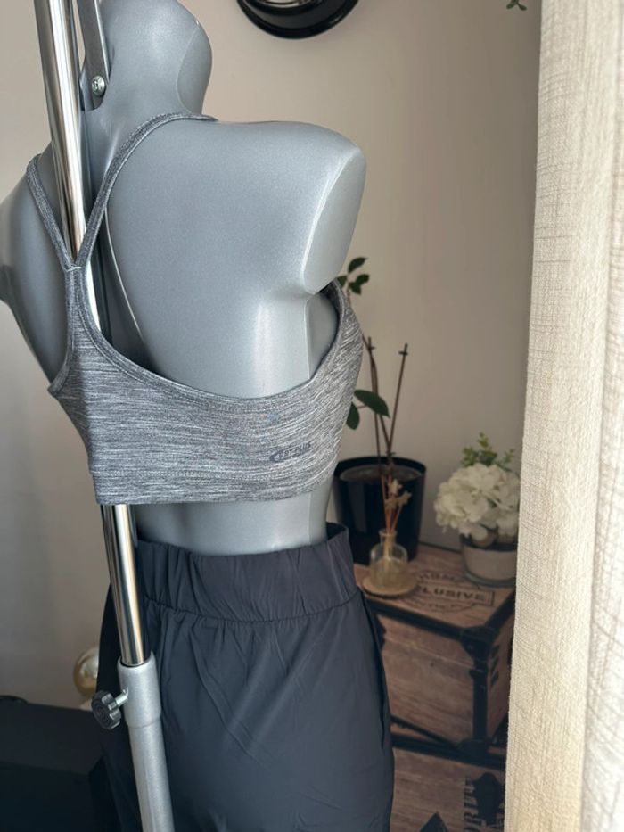 Brassière grise - photo numéro 7