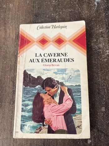 Livre de poche " la caverne aux émeraudes"