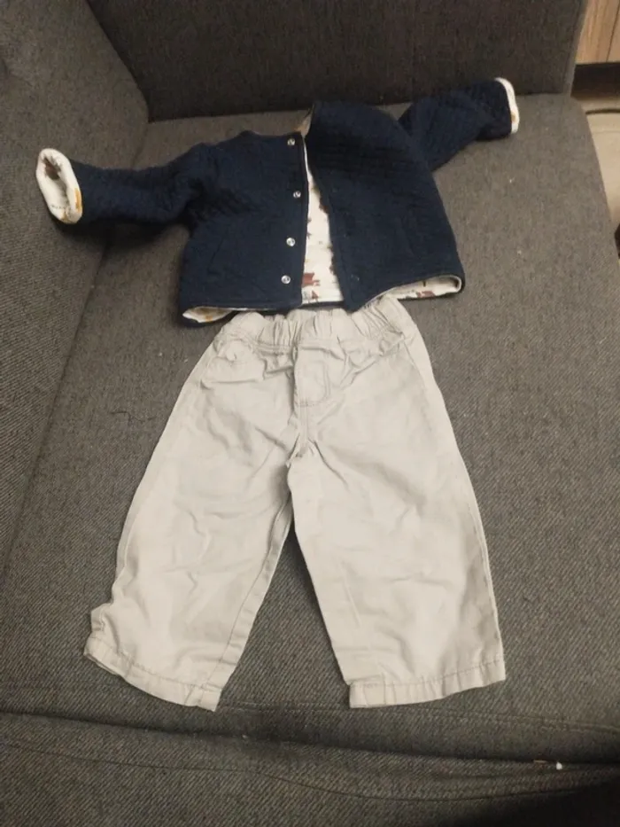 1 pantalon et 1 gilet 68cm