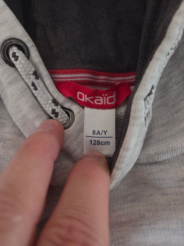 Pull capuche gris dessin ballon - photo numéro 2