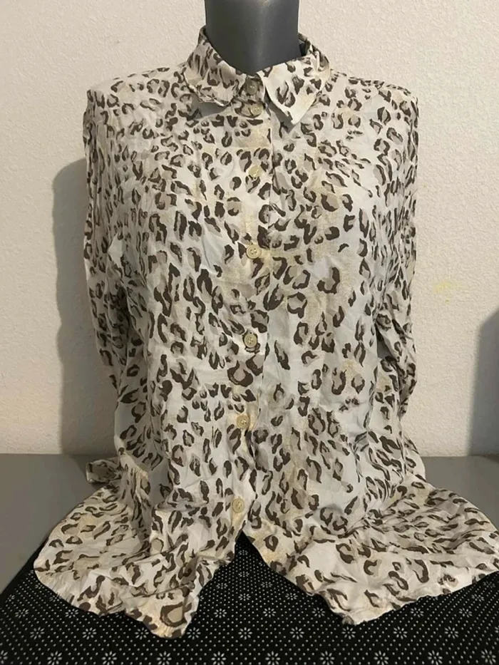 Blouse léopard manches longues
En excellent état taille 46/48