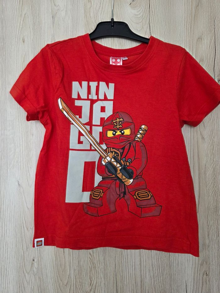 TEE-SHIRT NINJAGO ROUGE TAILLE 4ANS MARQUE LEGO