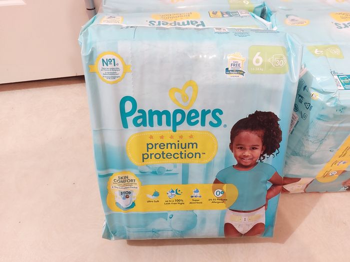 6 paquets de 30 couches pampers premium protection taille 6. Envoi sous carton - photo numéro 2