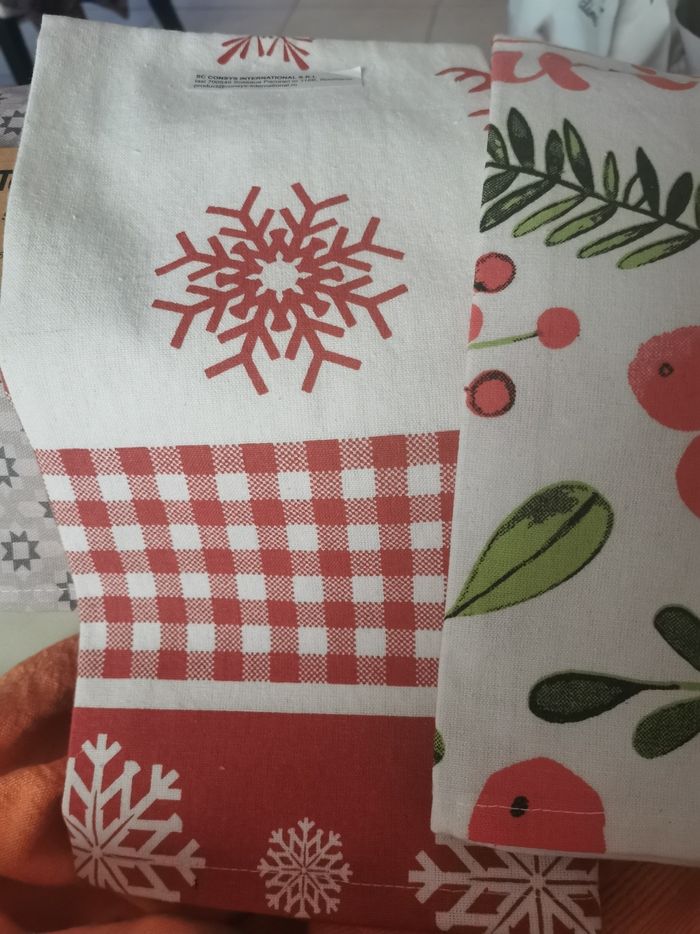 Lot de 3 torchons de Noel neufs sympa - photo numéro 3