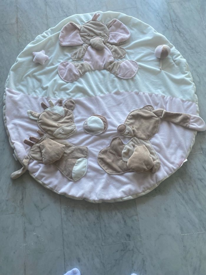 Tapis de sol sans les arches 6/9 mois TBE - photo numéro 2