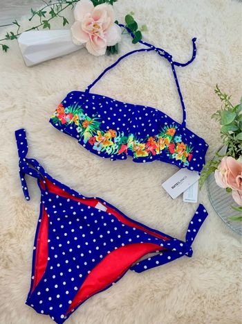 Bikini bleu électrique à pois