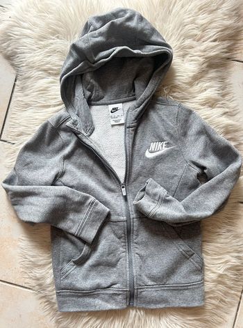 Garçon 👦🏻 veste/gilet a capuche gris nike taille XS/6-7 ans