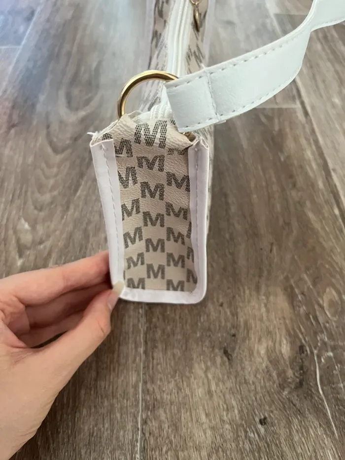 Petit sac d’épaule beige et blanc avec détaille doré - photo numéro 5
