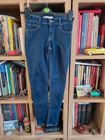 Jean Levi's 710 super skinny taille 36
