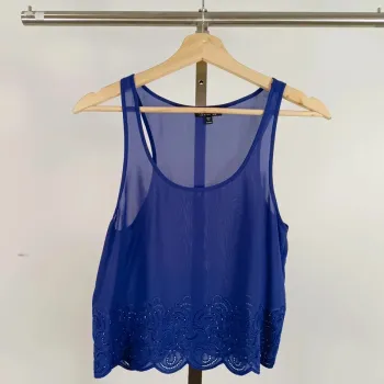 Débardeur bleu, broderie anglaise - crop top bleu taille 36 A545
