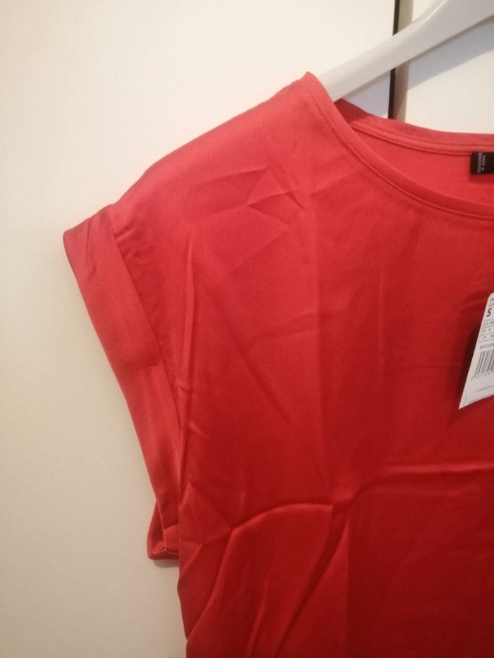 🌸Top fluide satiné col rond corail Taille 36 "Mango" Neuf 🌸 - photo numéro 3