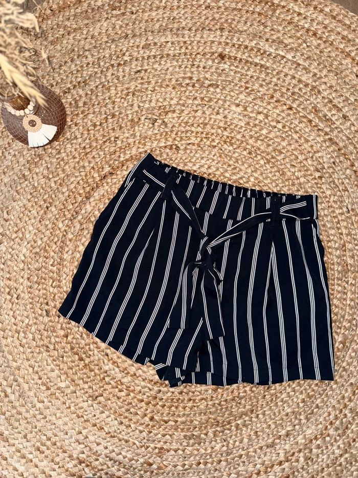 Short à rayures taille L