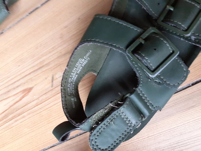 Sandales H&M vertes foncées taille 24 TBE - photo numéro 3