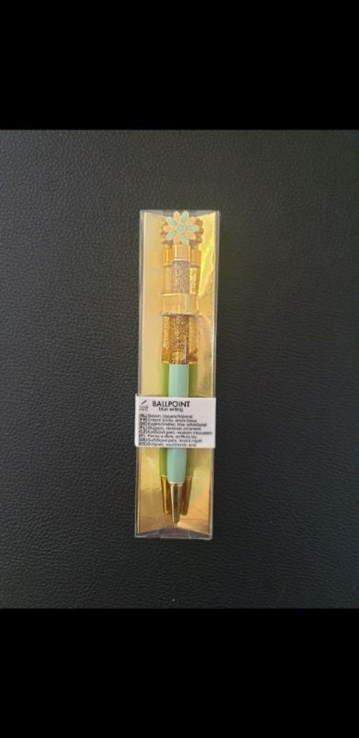 Stylo fleur dans son écrin