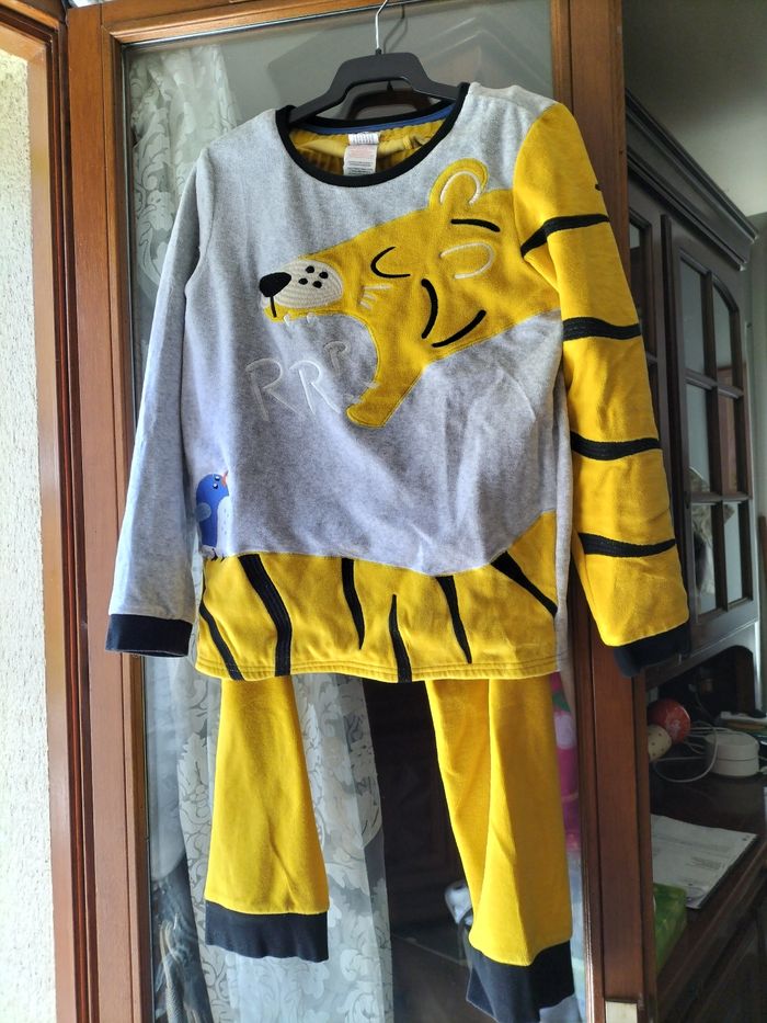 Pyjama chaud pour enfant tigre jaune et gris