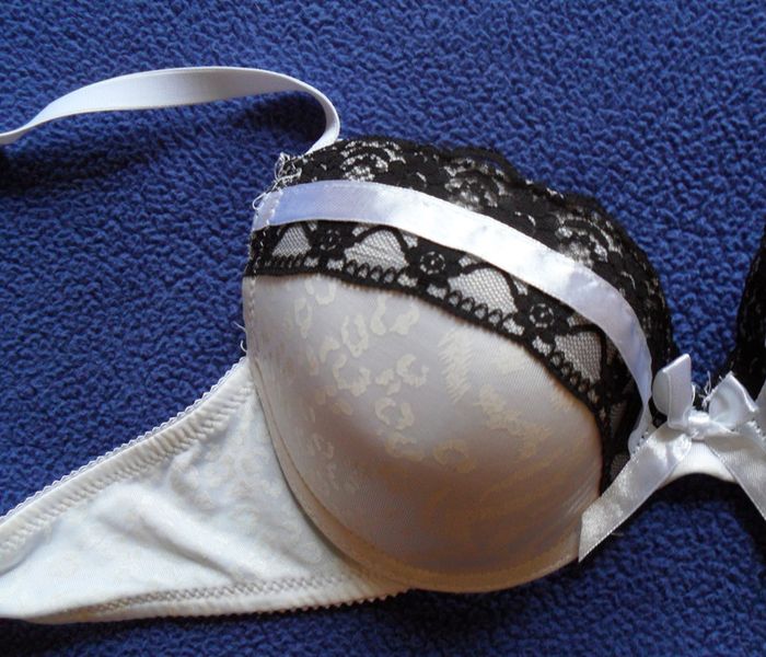 Soutien gorge push up. Blanc à dentelle noire. Splach. Taille 95 B - photo numéro 3