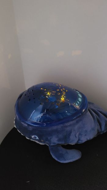 Veilleuse baleine musicale avec projections sous marines La veilleuse baleine pabobo