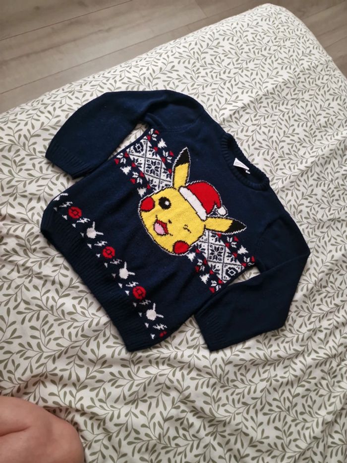Pull Pikachu Noël 🎅 8 ans