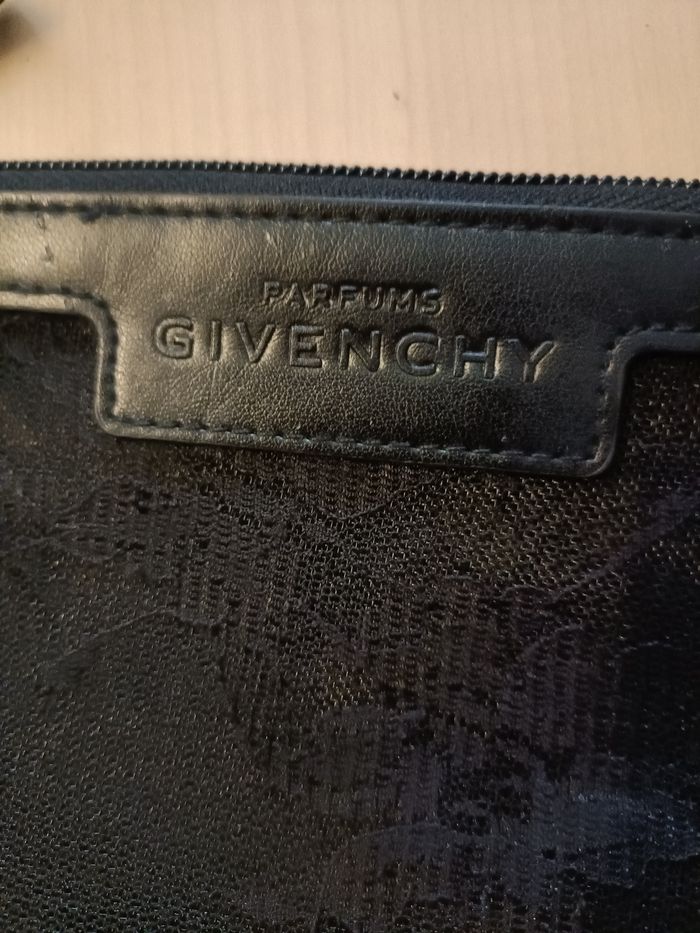 4 POCHETTES GIVENCHY ET NINA RICCI - photo numéro 3