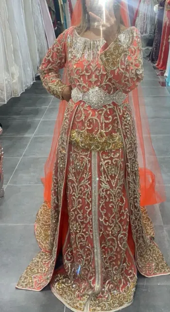 Caftan marie finement travaillé