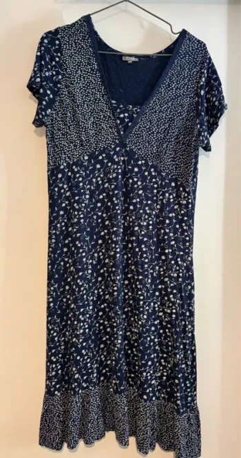 Robe Bleu Bonheur taille 44 – Imprimé fleuri bleu marine