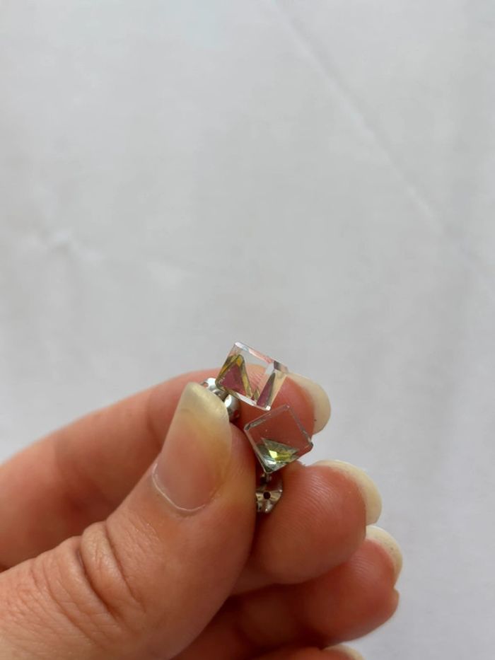 Petite boucles d’oreilles style diamant transparent holographique acier inoxydable neuve - photo numéro 2
