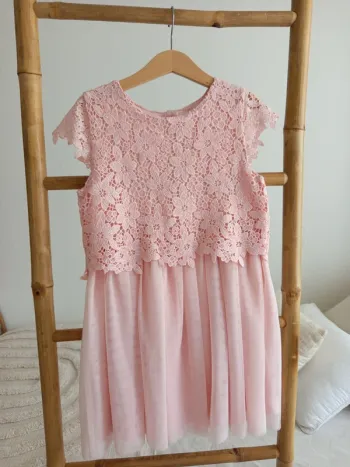 Robe en dentelle et tulle rose de fête / cérémonie 8 ans