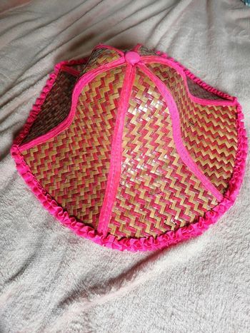 Chapeau rose en paille thaïlandais