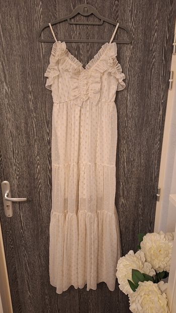 Robe longue bohème à bretelles blanche et dorée